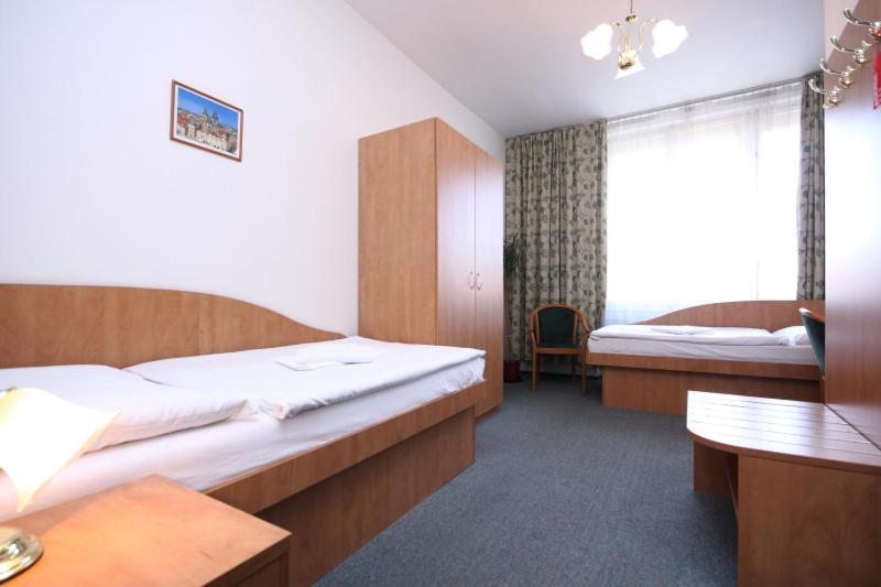 Hotel Legie Bed And Breakfast Praha Bagian luar foto
